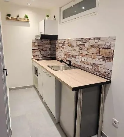 Apartament Studio Saint-Hilaire-du-Rosier