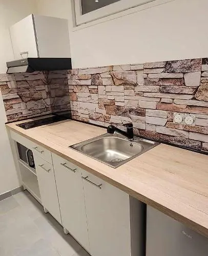 Studio Apartment Saint-Hilaire-du-Rosier